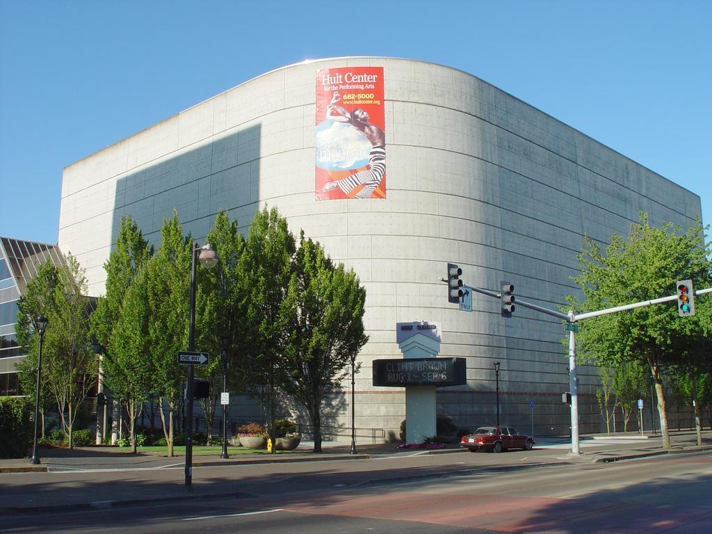Travelodge By Wyndham Eugene Downtown/University Of Oregon Esterno foto