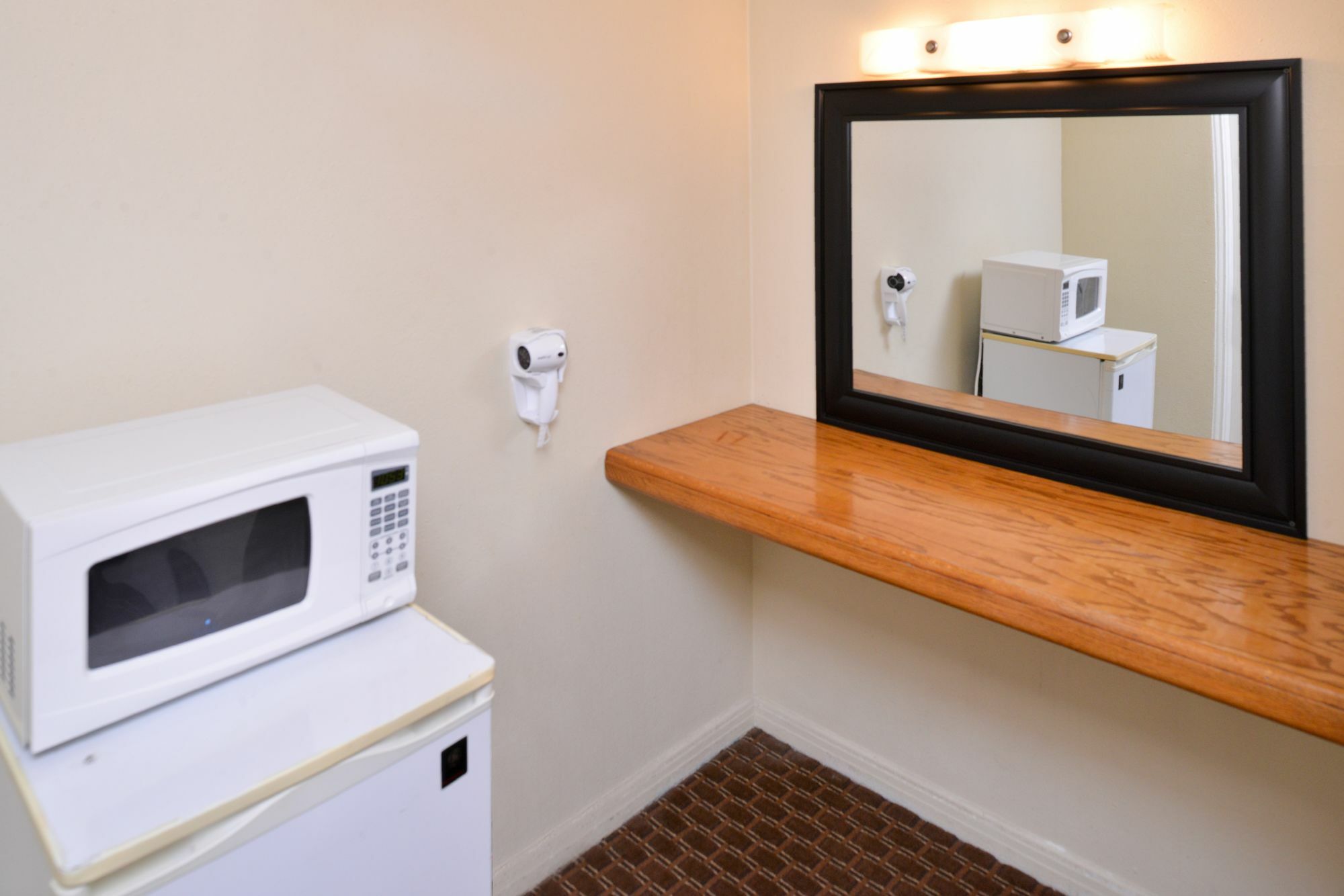 Travelodge By Wyndham Eugene Downtown/University Of Oregon Esterno foto